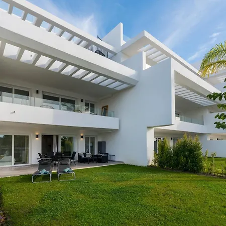 شقة Alcazaba Lagoon Luxury Retreat إِستيبونا