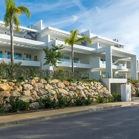 Alcazaba Lagoon Luxury Retreat *