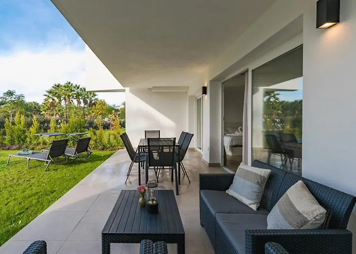 Alcazaba Lagoon Luxury Retreat إِستيبونا