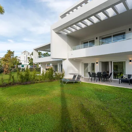 Lejlighed Alcazaba Lagoon Luxury Retreat Estepona