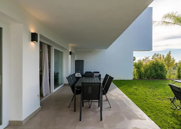 Alcazaba Lagoon Luxury Retreat Appartement *