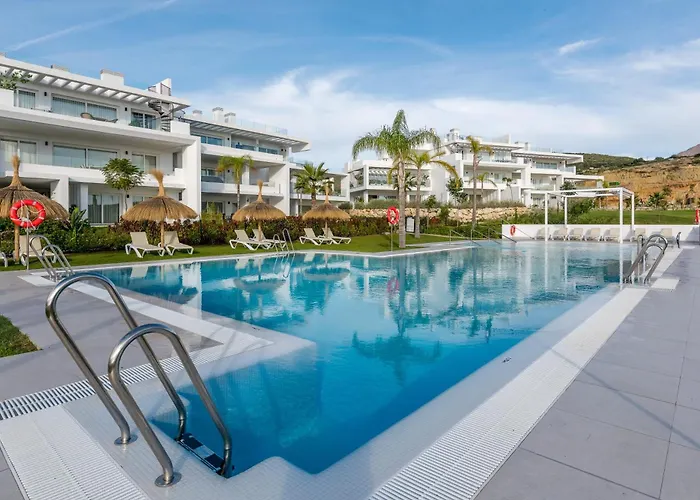 Alcazaba Lagoon Luxury Retreat Estepona