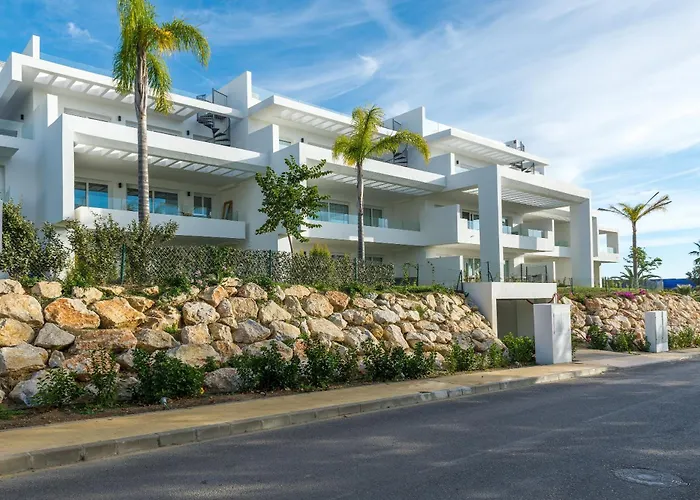 Alcazaba Lagoon Luxury Retreat *